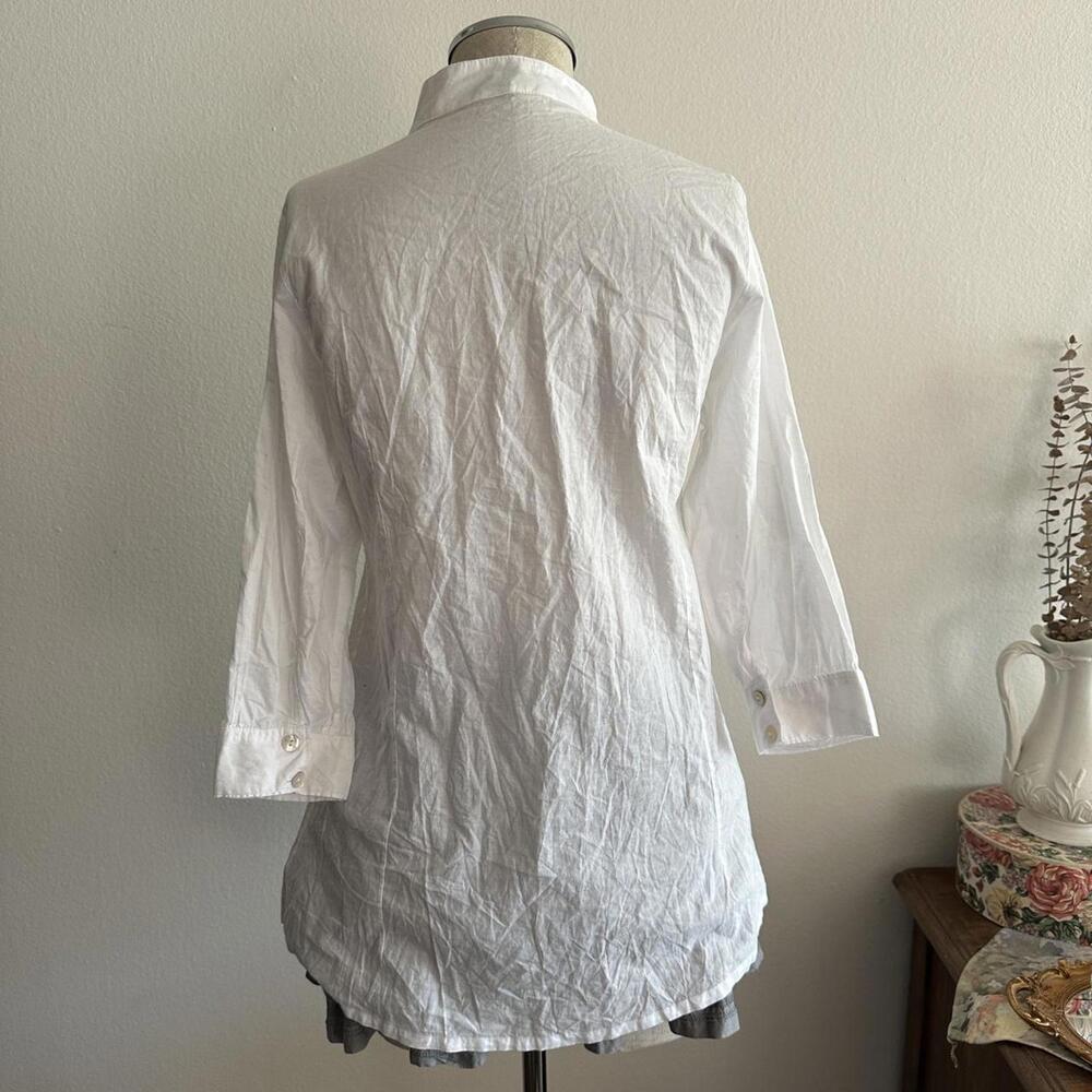 White cotton pleated blouse with shell buttons - Picture 5 of 5